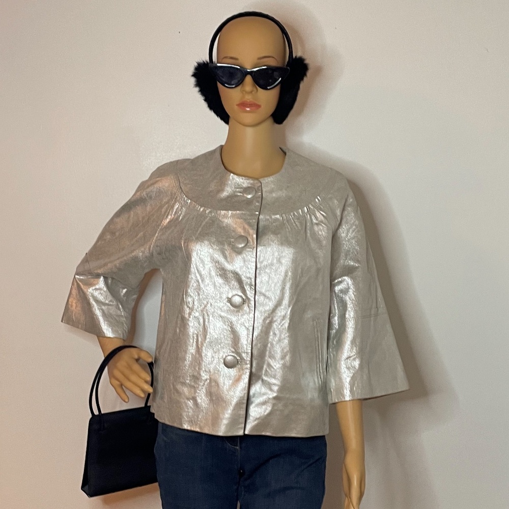 Vintage silver metallic 100% leather 60’s mod button down crewneck jacket!